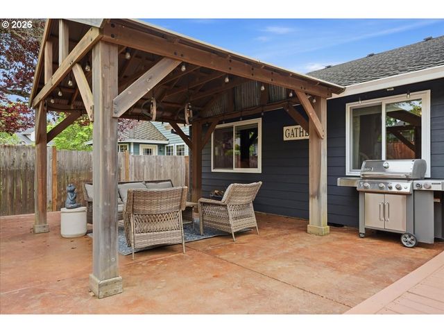 12621 Sw SORREL DOCK Ct, Portland, OR 97223