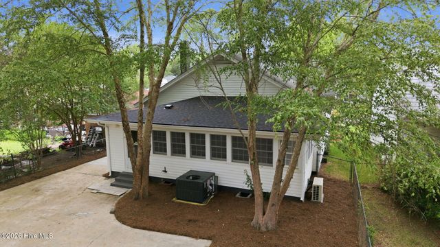 205 E 11th Street, Washington, NC 27889