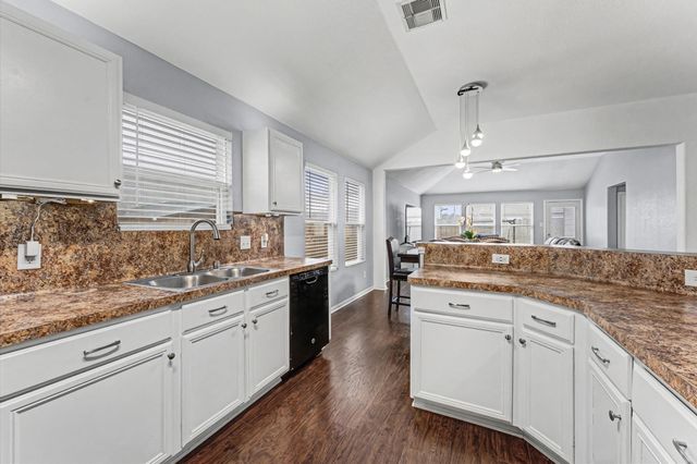 16758 N Blue Jay Drive, Conroe, TX 77385