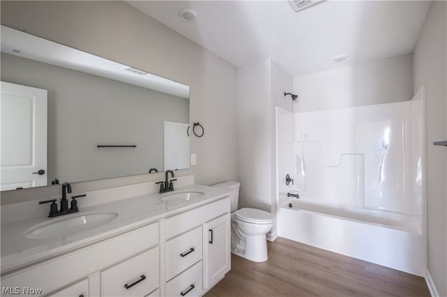3831 Golden Wood Way, Green, OH 44685