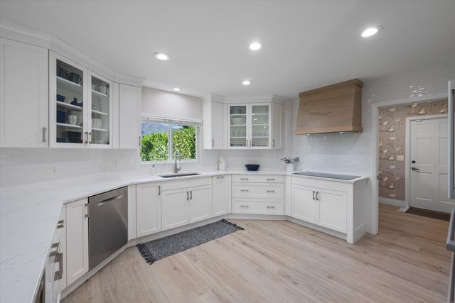 15495 Meadow Wood Drive, Wellington, FL 33414