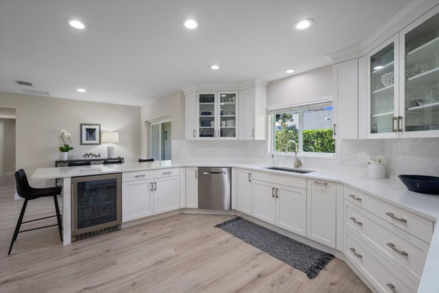 15495 Meadow Wood Drive, Wellington, FL 33414