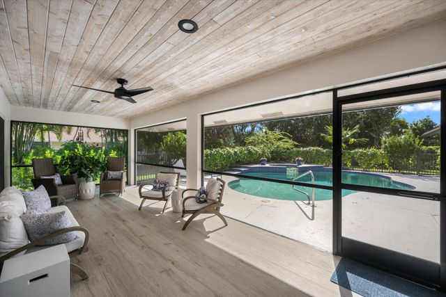 15495 Meadow Wood Drive, Wellington, FL 33414