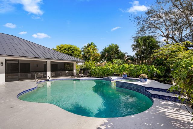 15495 Meadow Wood Drive, Wellington, FL 33414