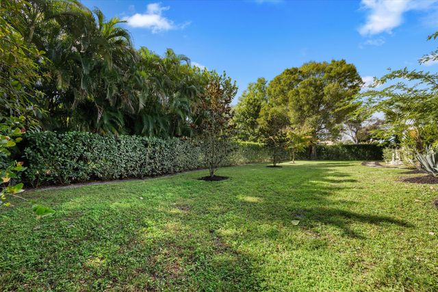 15495 Meadow Wood Drive, Wellington, FL 33414