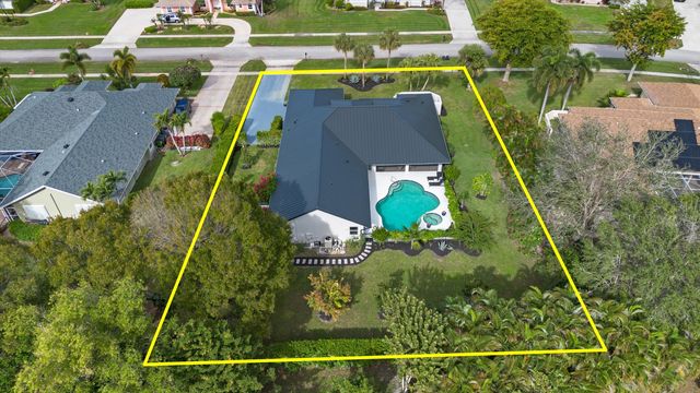 15495 Meadow Wood Drive, Wellington, FL 33414