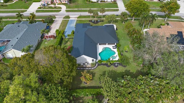 15495 Meadow Wood Drive, Wellington, FL 33414