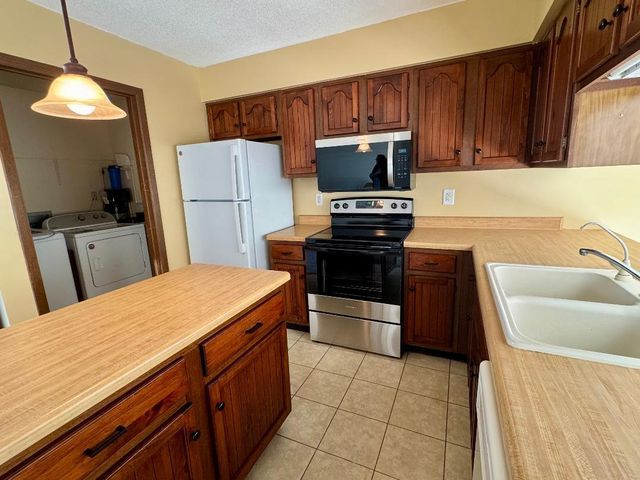 1184 Millpond Road N, Valparaiso, IN 46385