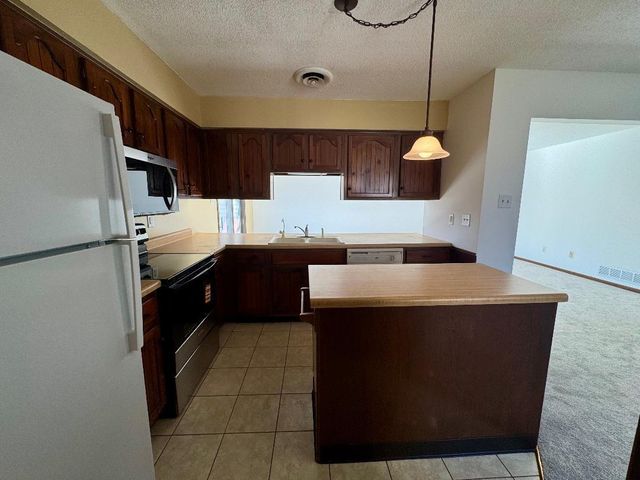 1184 Millpond Road N, Valparaiso, IN 46385