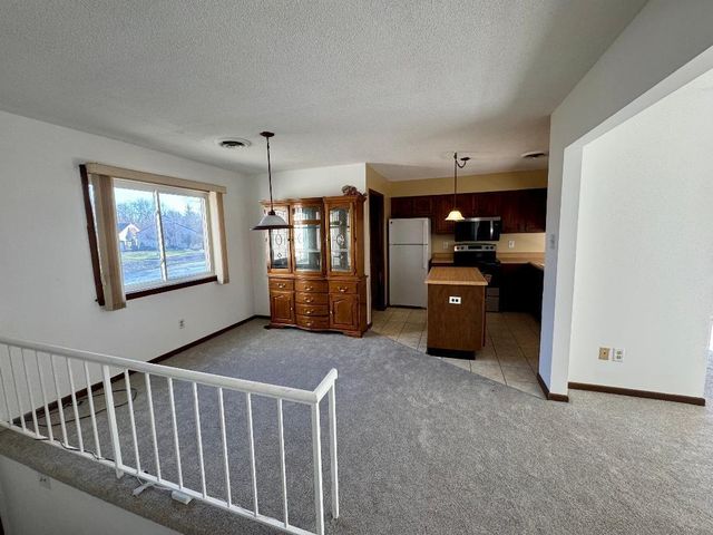 1184 Millpond Road N, Valparaiso, IN 46385