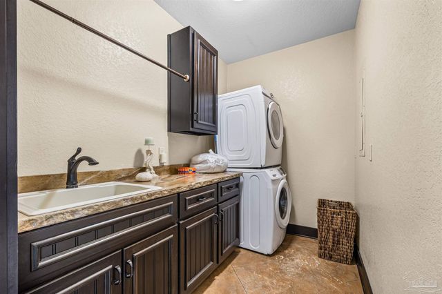 602 Via Deluna Dr, Pensacola Beach, FL 32561