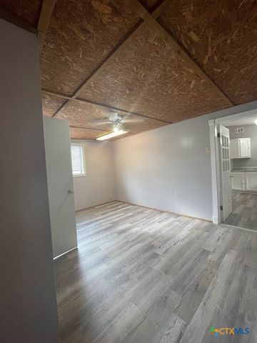 541 Buck Trail A, Canyon Lake, TX 78133