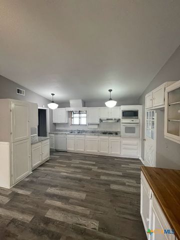 541 Buck Trail A, Canyon Lake, TX 78133
