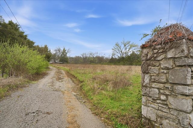 1219 S Dickerson Rd, Goodlettsville, TN 37072