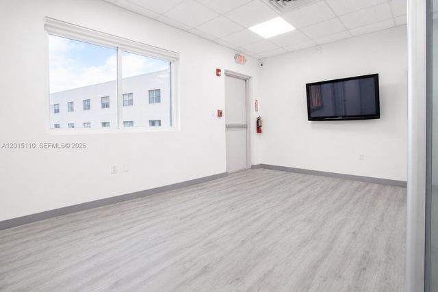 2290 W 8th Avenue, Hialeah, FL 33010