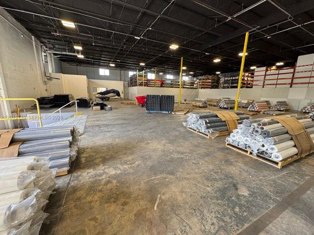 2290 W 8th Avenue, Hialeah, FL 33010