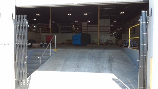 2290 W 8th Avenue, Hialeah, FL 33010