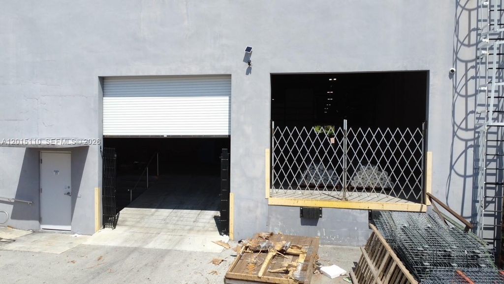2290 W 8th Avenue, Hialeah, FL 33010