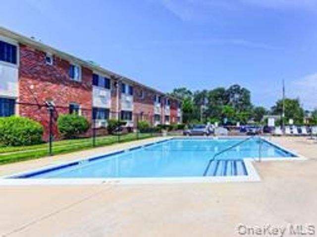 2449F Union 12B, Islip, NY 11751