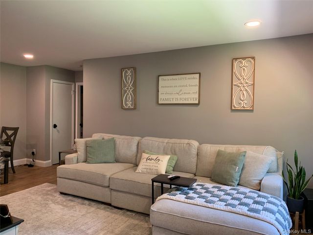 2449F Union 12B, Islip, NY 11751