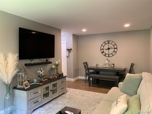 2449F Union 12B, Islip, NY 11751