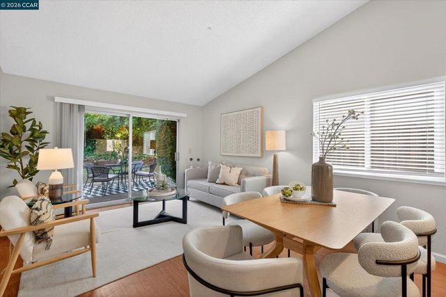 1040 Village Oaks, Martinez, CA 94553