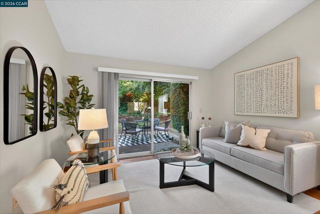1040 Village Oaks, Martinez, CA 94553