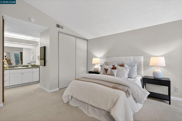 1040 Village Oaks, Martinez, CA 94553