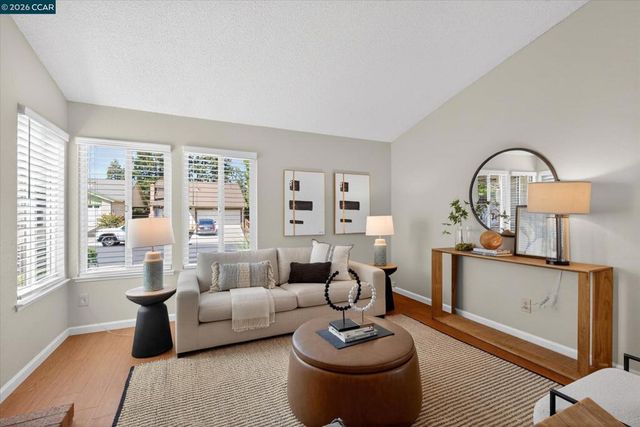 1040 Village Oaks, Martinez, CA 94553