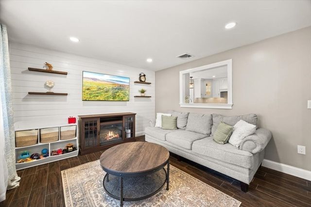 291 Caswell Street, Taunton, MA 02718