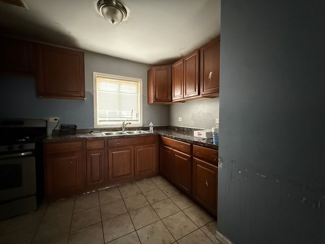 10211 S SANGAMON Street, Chicago, IL 60643