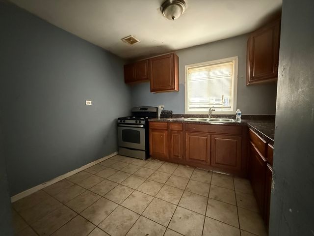 10211 S SANGAMON Street, Chicago, IL 60643