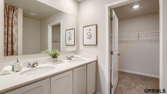 5568 N 186 Avenue, Elkhorn, NE 68022