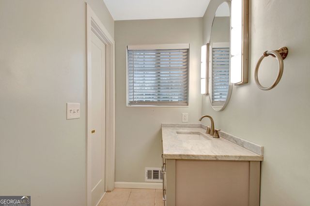 183 Pine Street NE, Fairburn, GA 30213