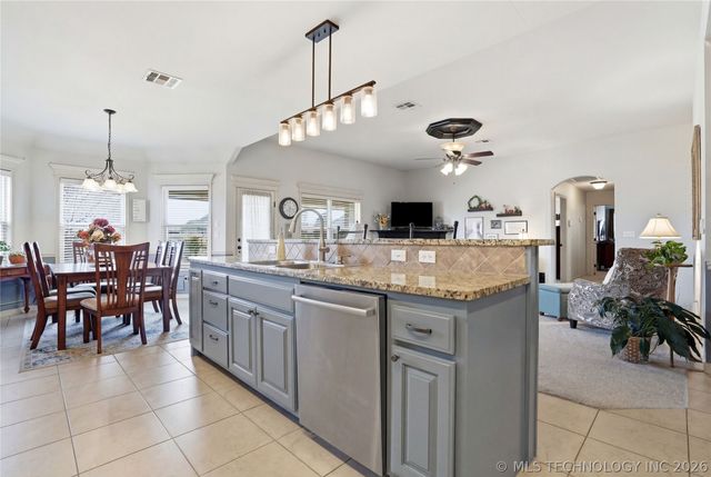 12202 E 70th Street North, Owasso, OK 74055