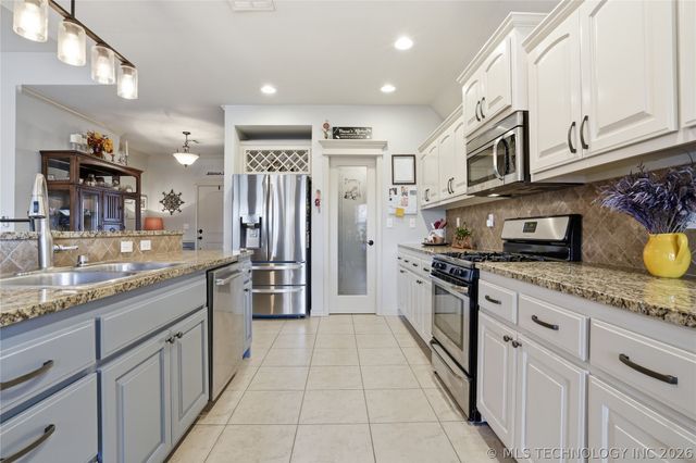 12202 E 70th Street North, Owasso, OK 74055