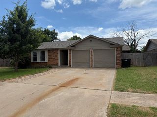 1213 Dreessen Drive, Moore, OK 73160