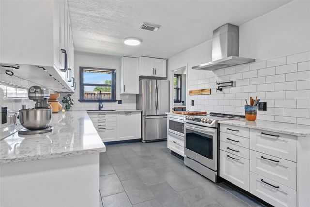 1305 Savannah Drive, Irving, TX 75062