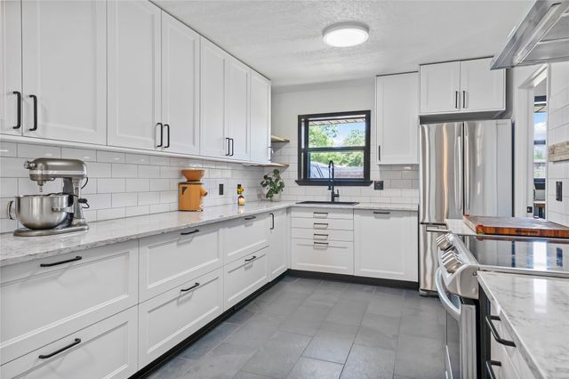 1305 Savannah Drive, Irving, TX 75062