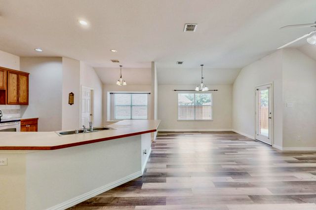1216 Lake Forest Drive, Grand Prairie, TX 75052