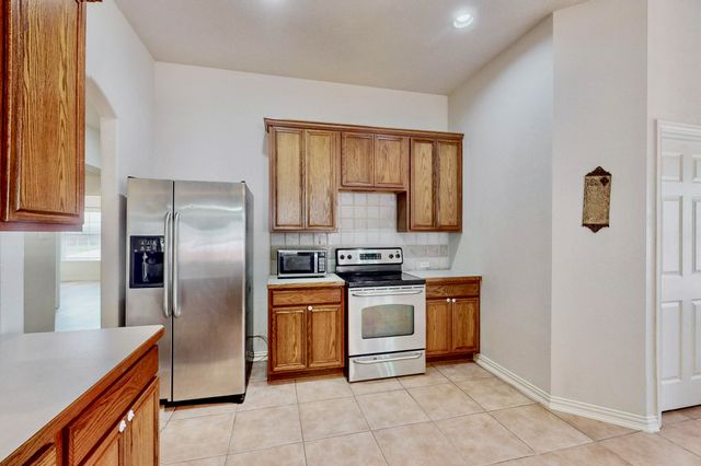 1216 Lake Forest Drive, Grand Prairie, TX 75052