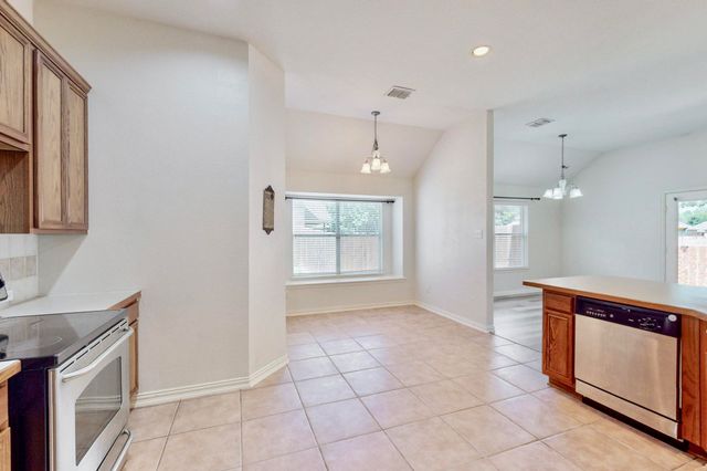 1216 Lake Forest Drive, Grand Prairie, TX 75052