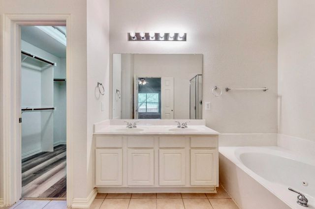 1216 Lake Forest Drive, Grand Prairie, TX 75052