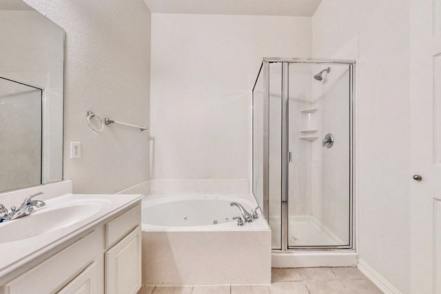 1216 Lake Forest Drive, Grand Prairie, TX 75052