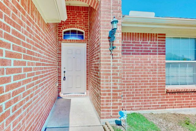 1216 Lake Forest Drive, Grand Prairie, TX 75052