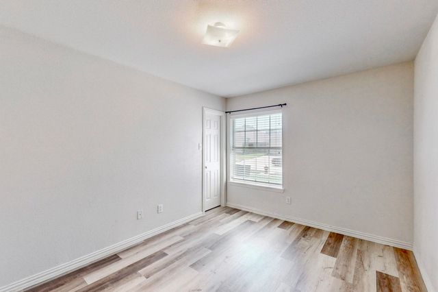 1216 Lake Forest Drive, Grand Prairie, TX 75052