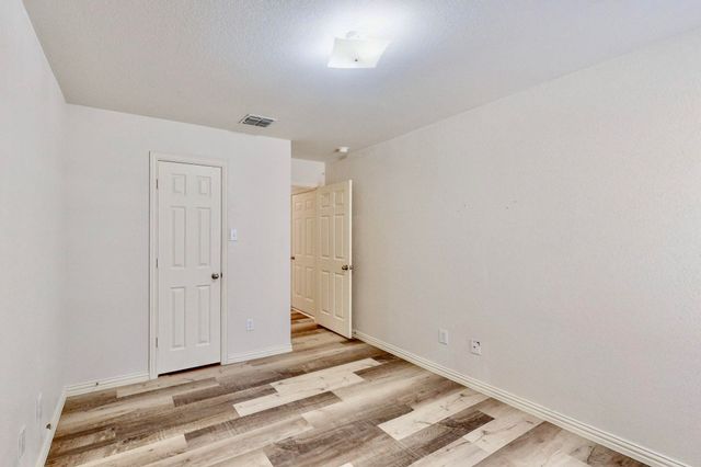 1216 Lake Forest Drive, Grand Prairie, TX 75052