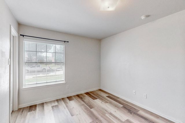 1216 Lake Forest Drive, Grand Prairie, TX 75052