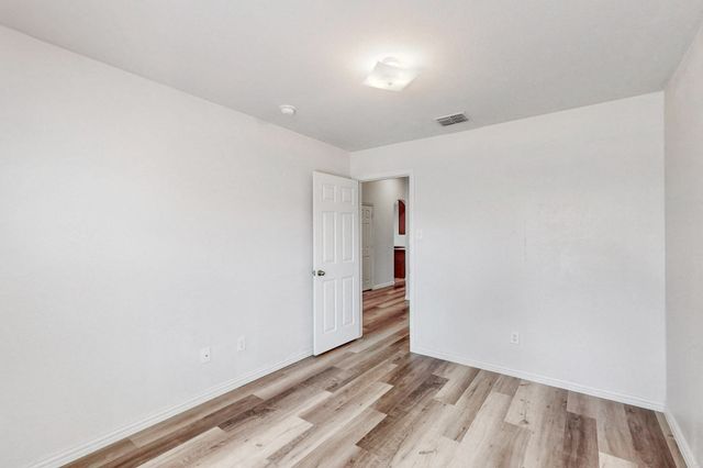 1216 Lake Forest Drive, Grand Prairie, TX 75052