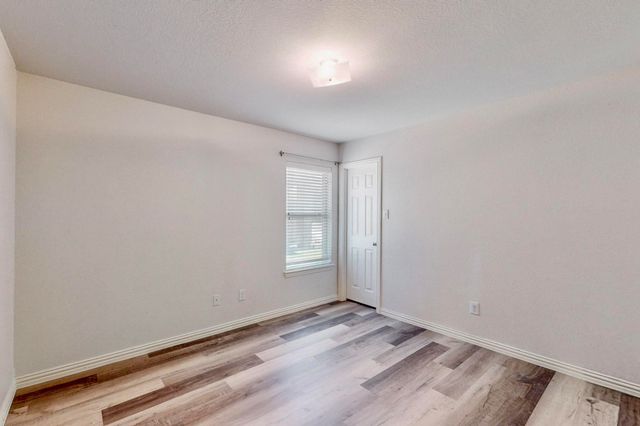1216 Lake Forest Drive, Grand Prairie, TX 75052